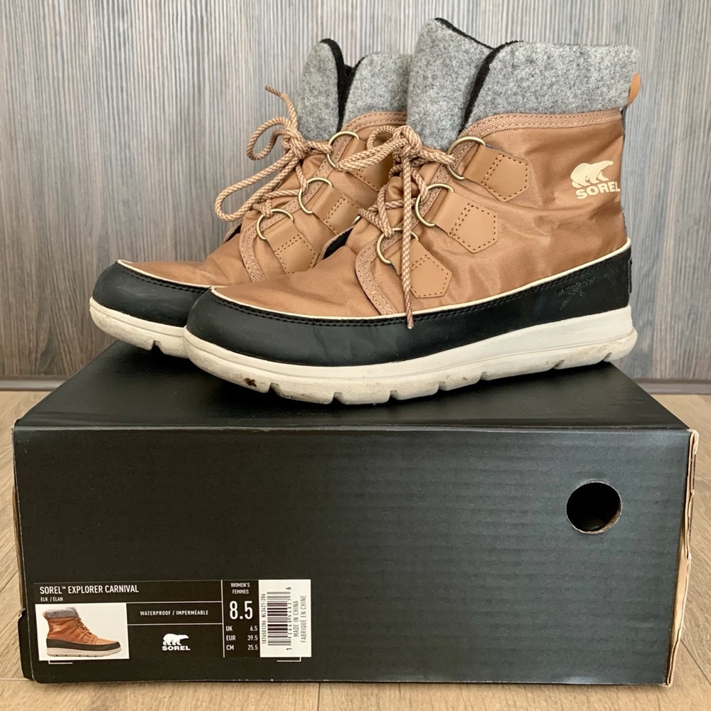 Women Sorel Explorer Carnival winter boots.